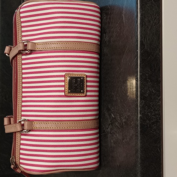 Dooney & Bourke Handbags - Dooney & Bourke Barrel Bag